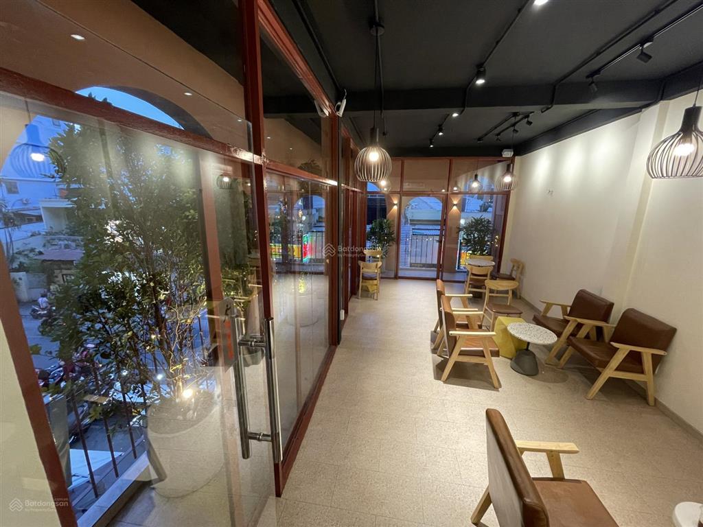 Cho thuê nhà góc 2mt đường điện biên phủ, quận 3, dt 12x25m, 1 trệt, 2 lầu, dtsd 900m2
