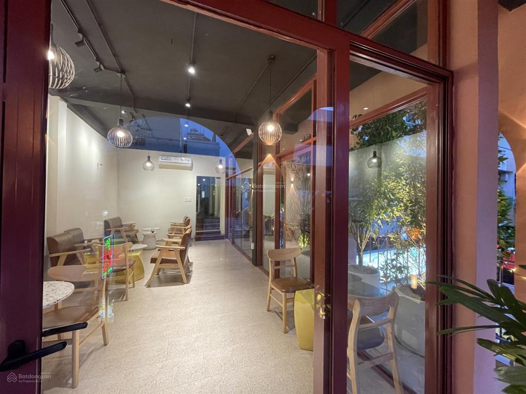 Cho thuê nhà góc 2mt đường điện biên phủ, quận 3, dt 12x25m, 1 trệt, 2 lầu, dtsd 900m2