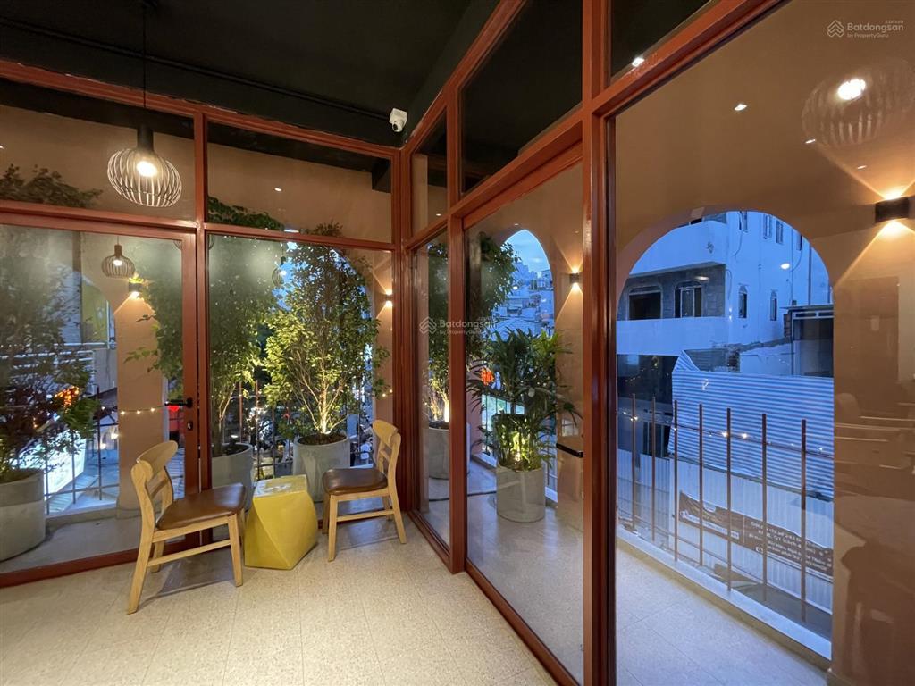 Cho thuê nhà góc 2mt đường điện biên phủ, quận 3, dt 12x25m, 1 trệt, 2 lầu, dtsd 900m2