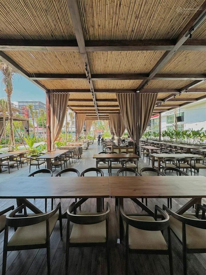 Cho thuê mặt bằng mặt tiền đông du, quận 1, dt 15x25m, 1 trệt 2 lầu, dtsd 1.100m2