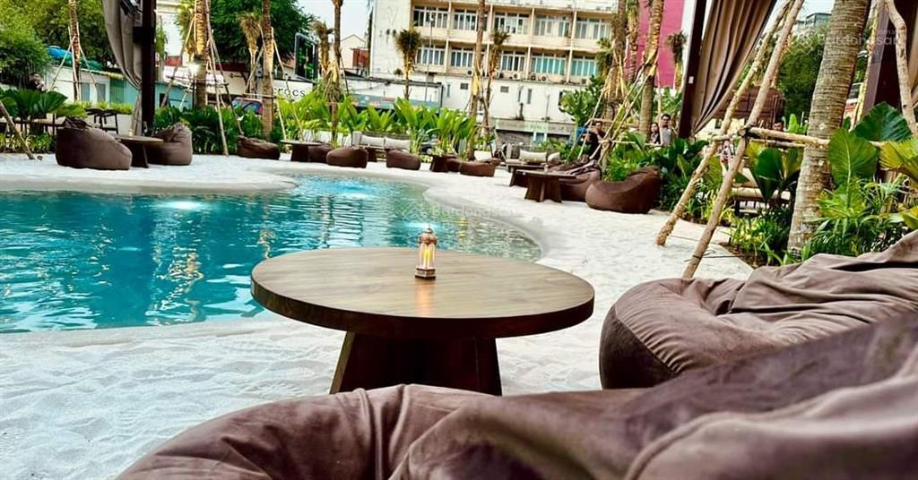 Cho thuê mặt bằng mặt tiền đông du, quận 1, dt 15x25m, 1 trệt 2 lầu, dtsd 1.100m2