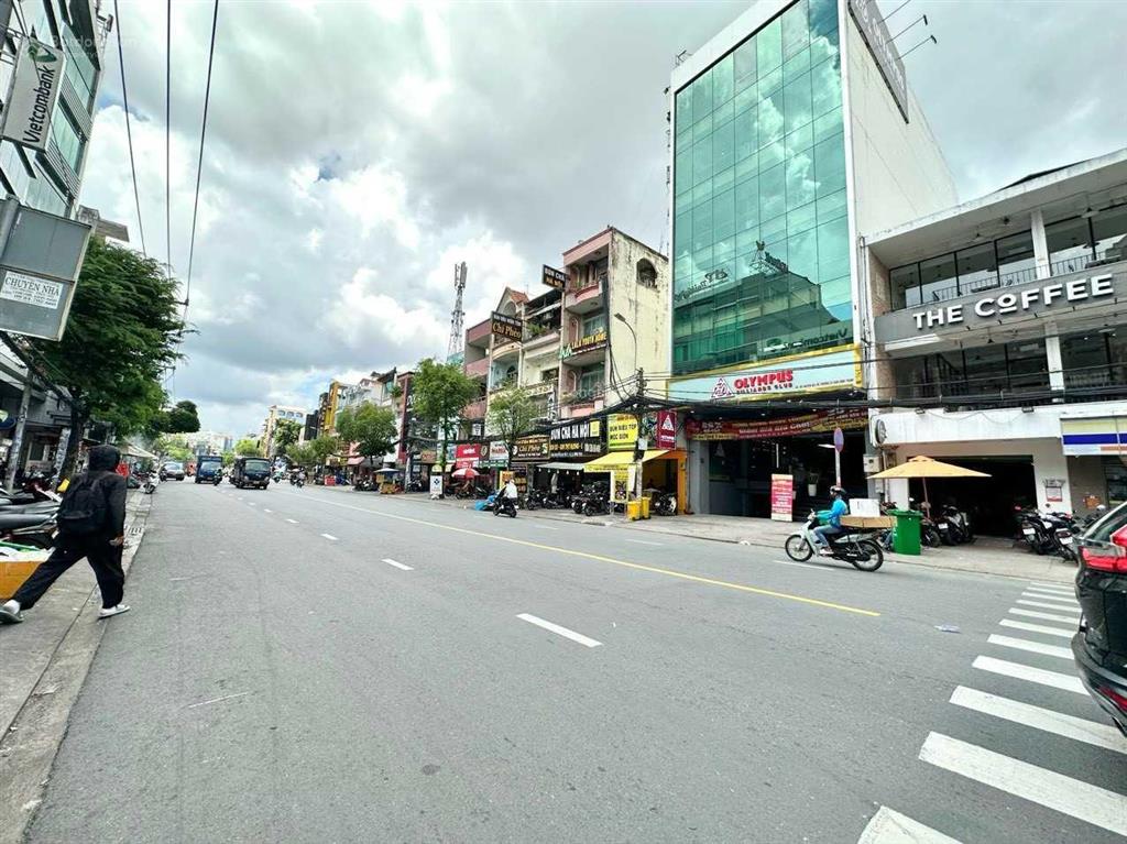 Cho thuê nhà góc 2mt đường nguyễn gia trí, bình thạnh, dt 10x35m, 1 trệt  2 lầu, dtsd 509m2