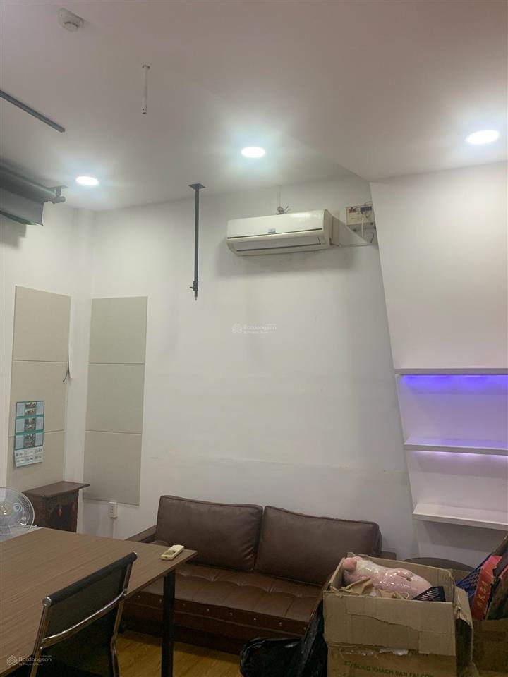 Lầu 2  cho thuê văn phòng nguyên lầu 100m2, đoàn như hài, q4,hcm