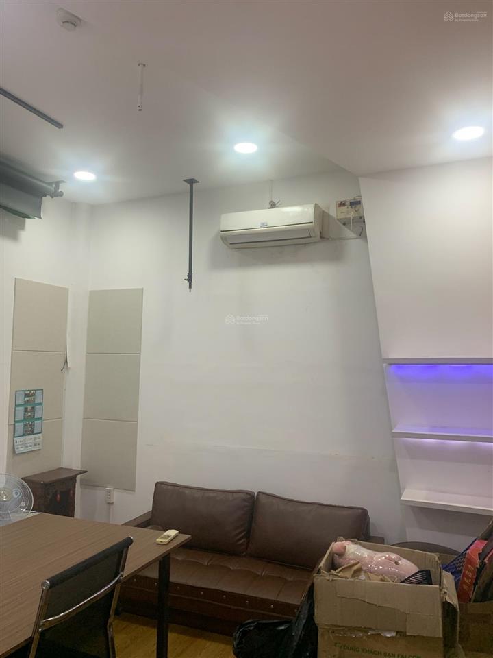 Cho thuê văn phòng mặt phố tại đoàn như hài, 7 triệu, 20 m2, hàng hiếm tại q4, đối diện ủy ban