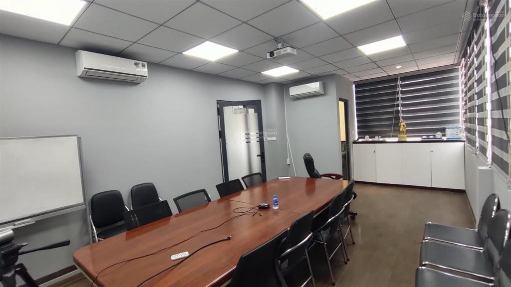 Cho thuê nhà hẻm xe tải đường tô hiến thành phường 13 quận 10  dtsd 800m2