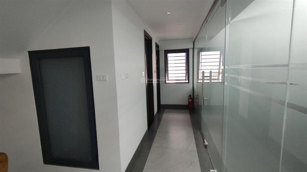 Cho thuê nhà hẻm xe tải đường tô hiến thành phường 13 quận 10  dtsd 800m2