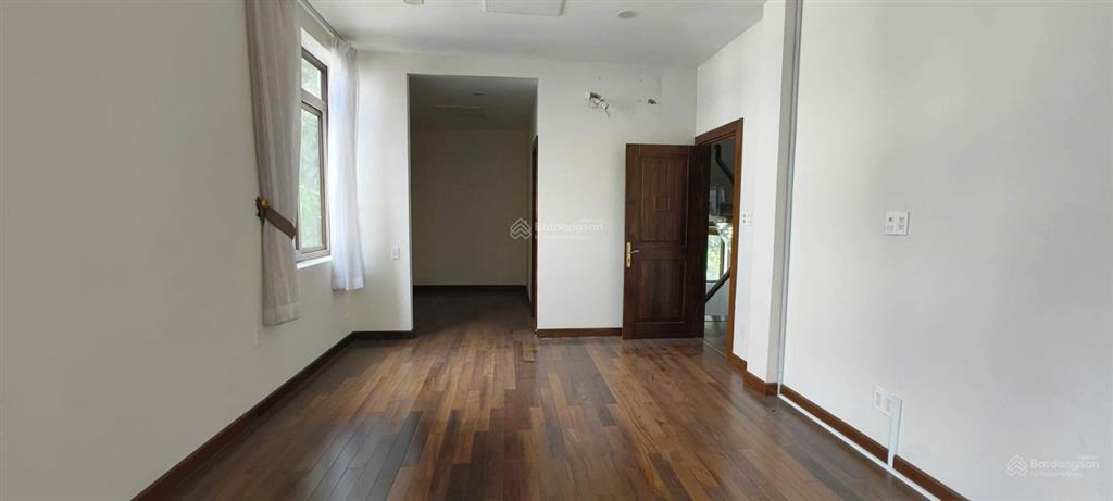 Cho thuê nhà villa sân vườn đường lê văn sỹ quận 3  đoạn gần chợ nguyễn văn trỗi  dtsd 600m2