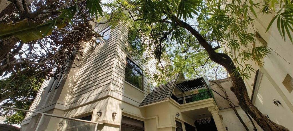 Cho thuê nhà villa sân vườn đường lê văn sỹ quận 3  đoạn gần chợ nguyễn văn trỗi  dtsd 600m2