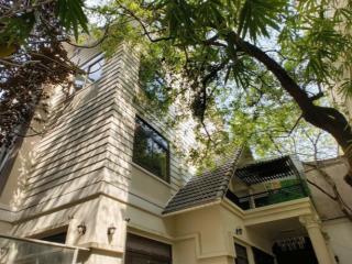 Cho thuê nhà villa sân vườn đường lê văn sỹ quận 3  đoạn gần chợ nguyễn văn trỗi  dtsd 600m2