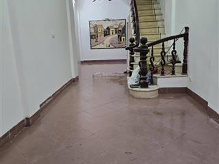 Cho thuê nhà 45m*4.5 tầng, ngõ ô tô 4b phố yên lạc, quận hai bà trưng, giá 15 triệu.
