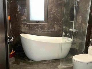 Cho thuê nhà 60m* 5 tầng, ngõ hàng bột, thang máy, phường cát linh, quận đống đa, giá 22 triệu.