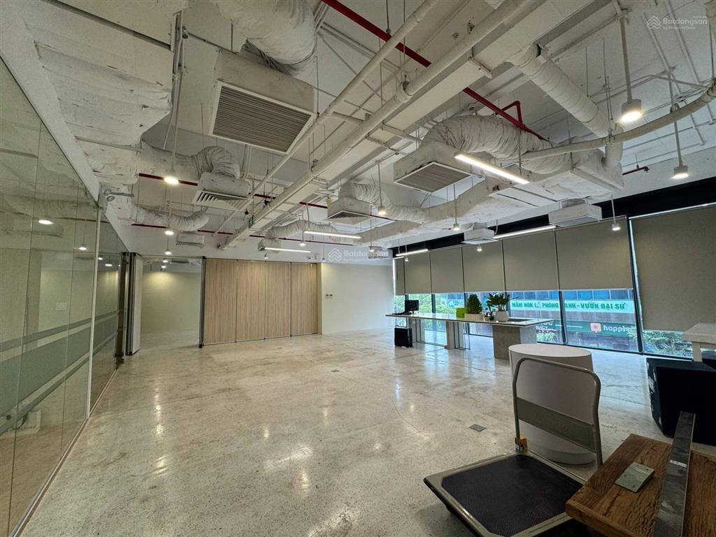 Cho thuê văn phòng n01  t4 ngoại giao đoàn, giá thỏa thuận, 600m2, nội thất cơ bản, hot