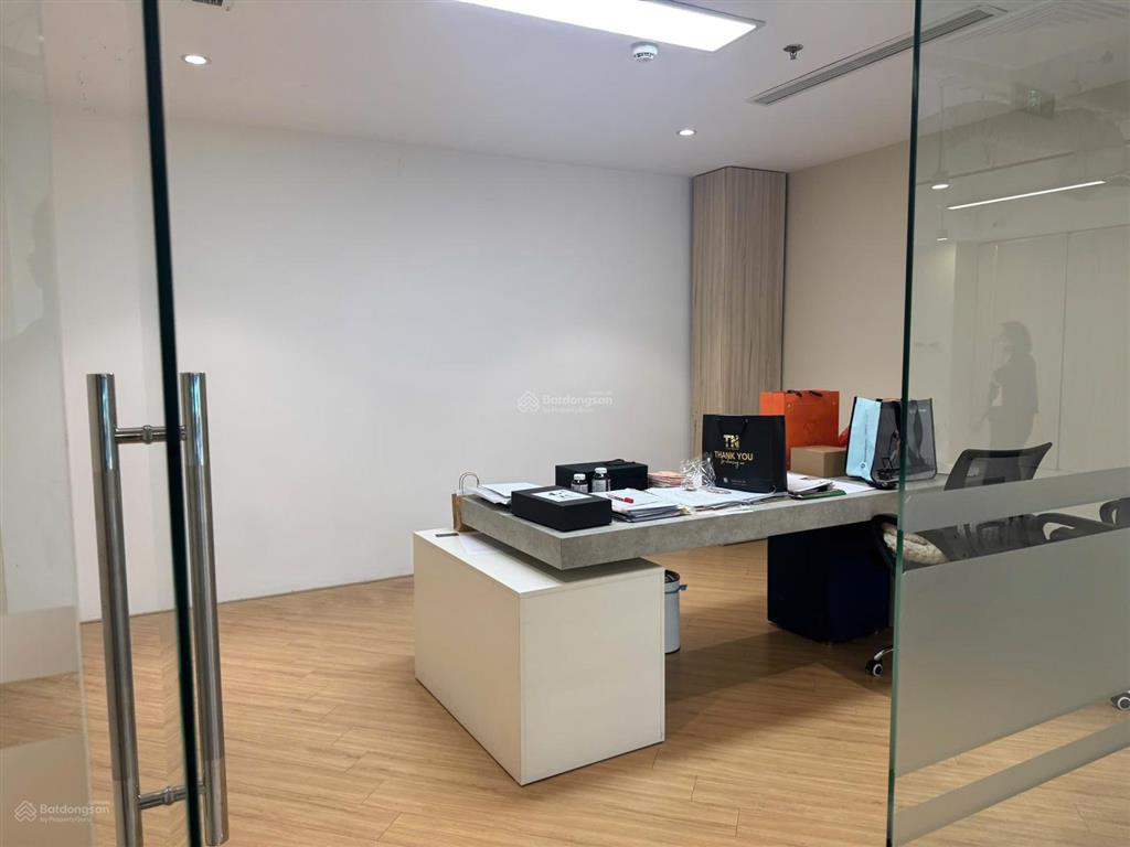 Cho thuê văn phòng n01  t4 ngoại giao đoàn, giá thỏa thuận, 600m2, nội thất cơ bản, hot