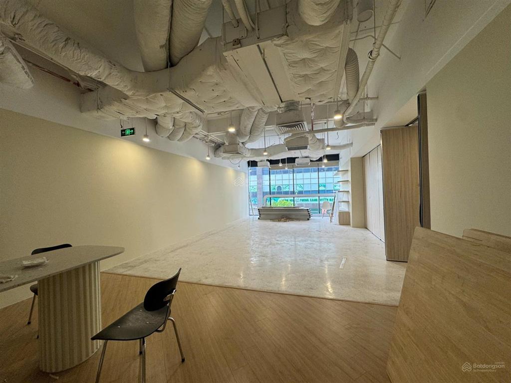 Cho thuê văn phòng n01  t4 ngoại giao đoàn, giá thỏa thuận, 600m2, nội thất cơ bản, hot