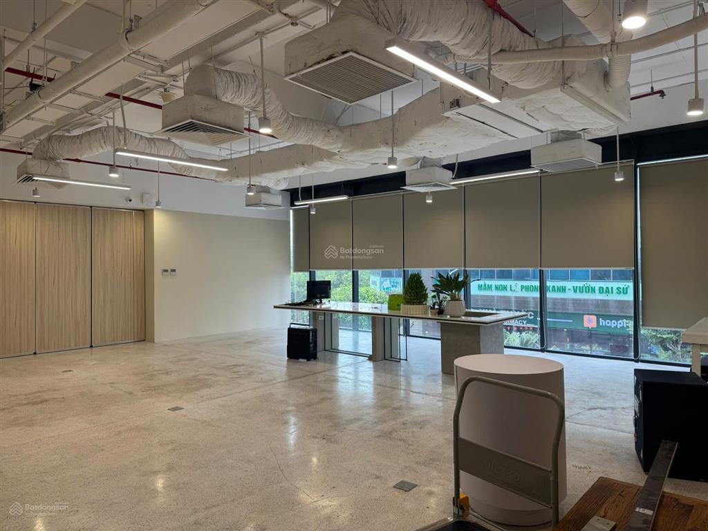 Cho thuê văn phòng n01  t4 ngoại giao đoàn, giá thỏa thuận, 600m2, nội thất cơ bản, hot