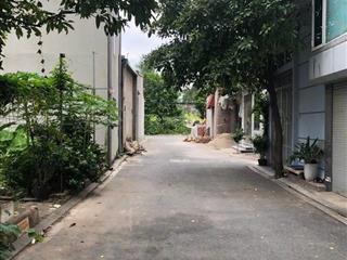 Bán đất tặng nhà c4 thạch bàn gần aeon long biên dt siểu rộng đường trước nhà rộng 6m giá 240tr/m2