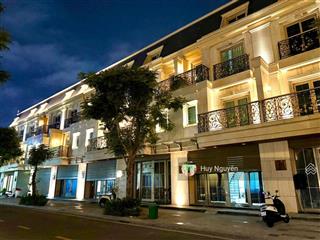 Rẻ nhất thị trường với căn regal pavillon chỉ hơn 12t, ngay gần toà 69 tầng sẵn sổ công chứng ngay.