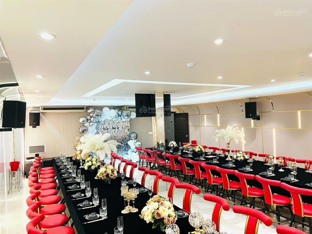 Cho thuê nhà mặt tiền số 242 trần hưng đạo, quận 1, dt 10x20m, 1 trệt 1 lầu, dtsd 400m2