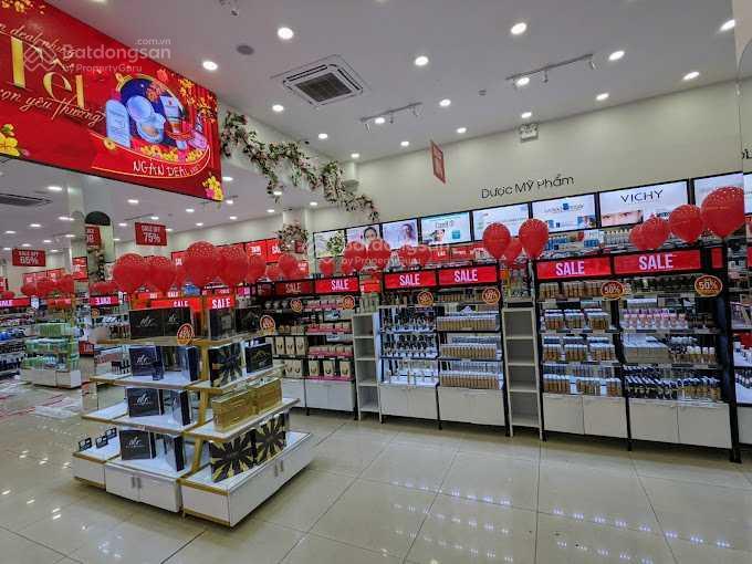 Cho thuê nhà mặt tiền đường cách mạng tháng tám, quận 3. dt 10x30m. 2 lầu. dtsd 1.500m2