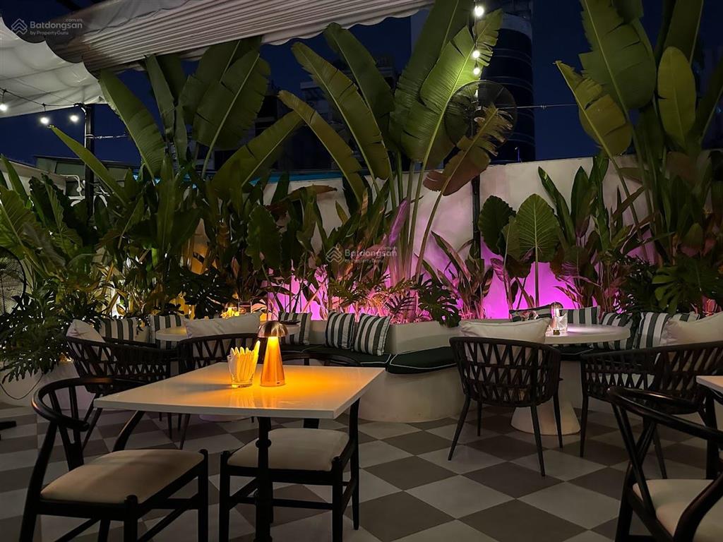 Ngang 12mét  bà huyện thanh quan, quận 3. dt 12x25m. trệt lửng. dtsd 600m2