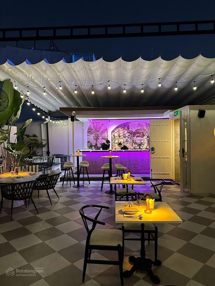 Ngang 12mét  bà huyện thanh quan, quận 3. dt 12x25m. trệt lửng. dtsd 600m2