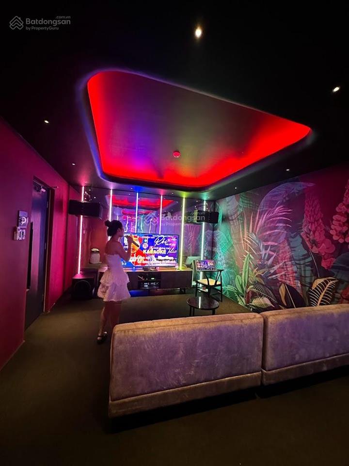 Ngang 12mét  bà huyện thanh quan, quận 3. dt 12x25m. trệt lửng. dtsd 600m2