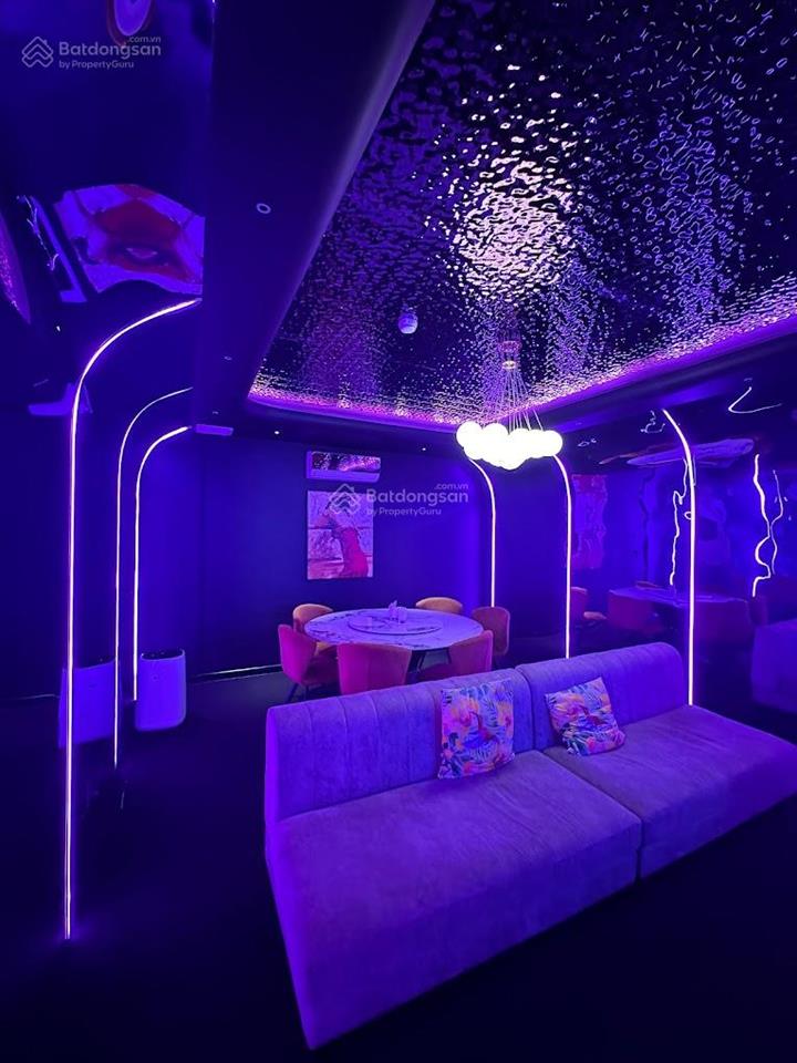 Ngang 12mét  bà huyện thanh quan, quận 3. dt 12x25m. trệt lửng. dtsd 600m2