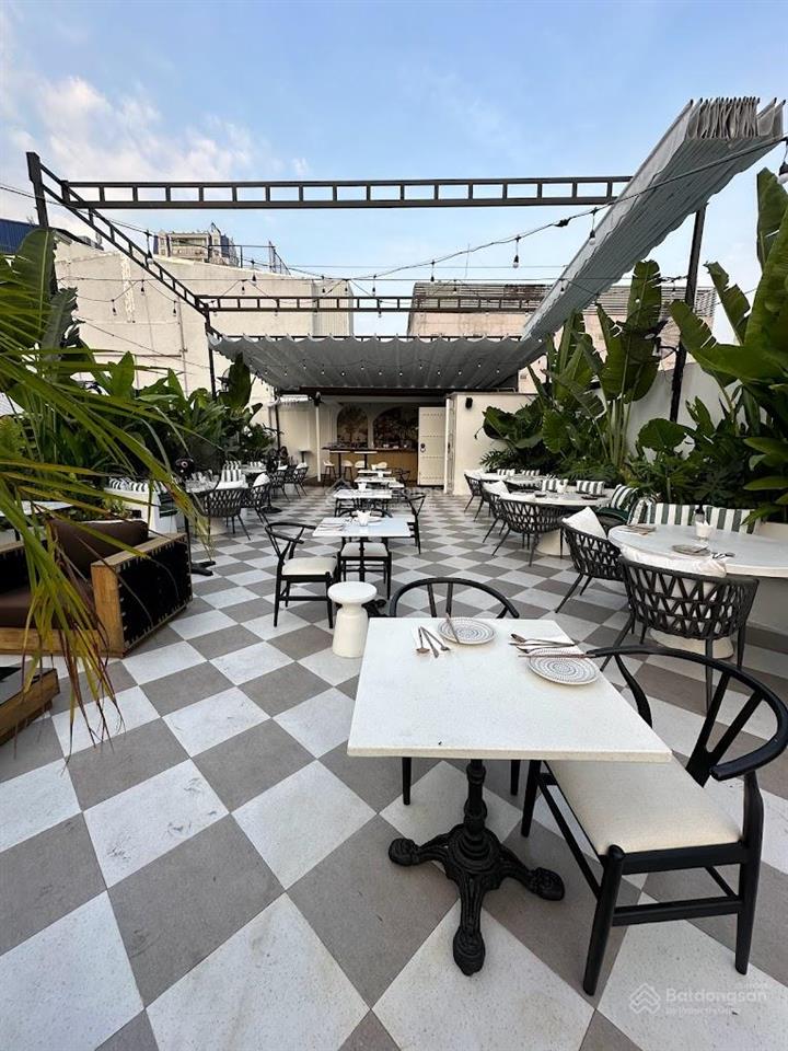 Ngang 12mét  bà huyện thanh quan, quận 3. dt 12x25m. trệt lửng. dtsd 600m2