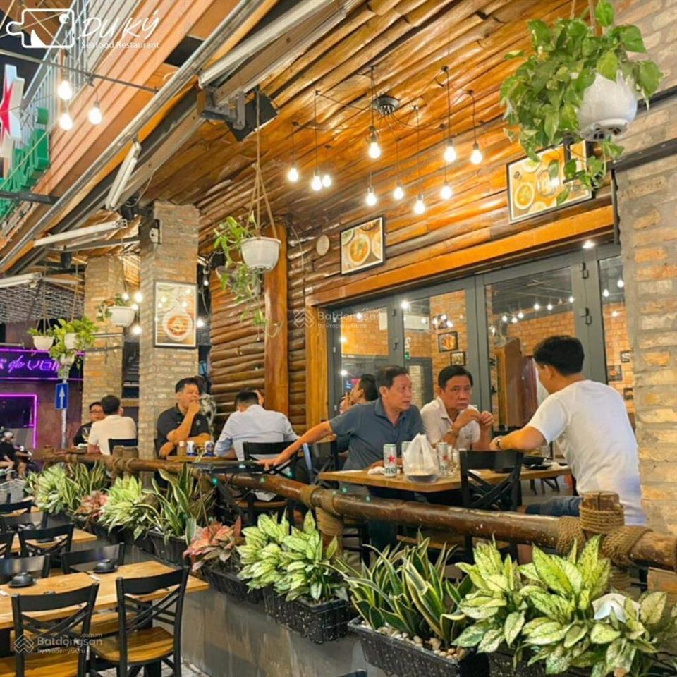 Chính chủ cho thuê  nhà mặt tiền đường phạm ngũ lão, quận 1. dt 10x17m. 3 lầu. dtsd 920m2