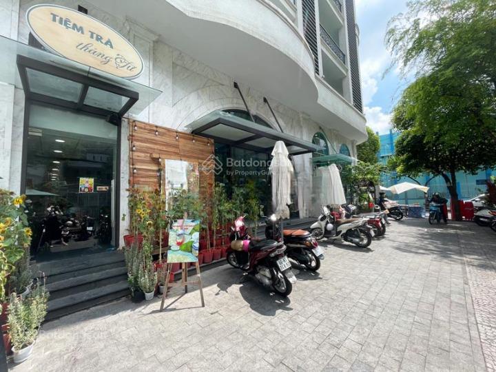 Cho thuê nhà mặt tiền đường hồng lĩnh, phường 15, quận 10. dt 20x40m. 4 lầu. dtsd 3.400m2