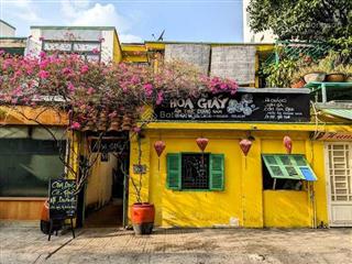 Cho thuê nhà mặt tiền đường huỳnh tịnh của, phường 7, quận 3. dt 10x25m. trệt lửng. dtsd 500m2