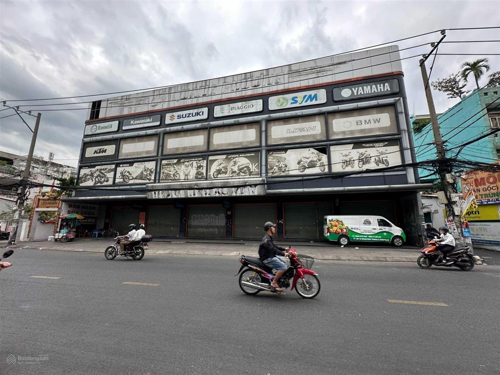 Cho thuê nhà góc 2mt số 444 đường lê quang định, p11, bình thạnh. dt 29x30m. 3 tầng. dtsd 2.600m2