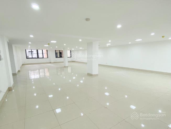 Cho thuê nhà mặt tiền đường lý thái tổ, phường 9, quận 10. dt 8x30m. trệt lầu. dtsd 480m2