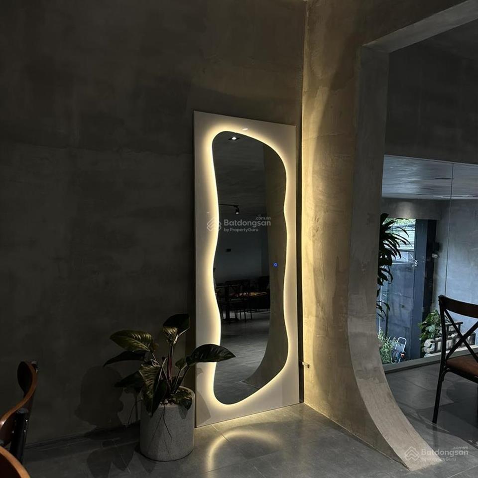 Cho thuê nhà mặt tiền đường trường sơn, phường 11, quận 10. dt 8x20m, 2 lầu. dtsd 320m2