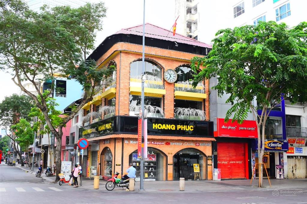 Ngang 8 mét  góc 2mt đường nguyễn huệ, phường bến nghé, quận 1. dt 8x12.5m