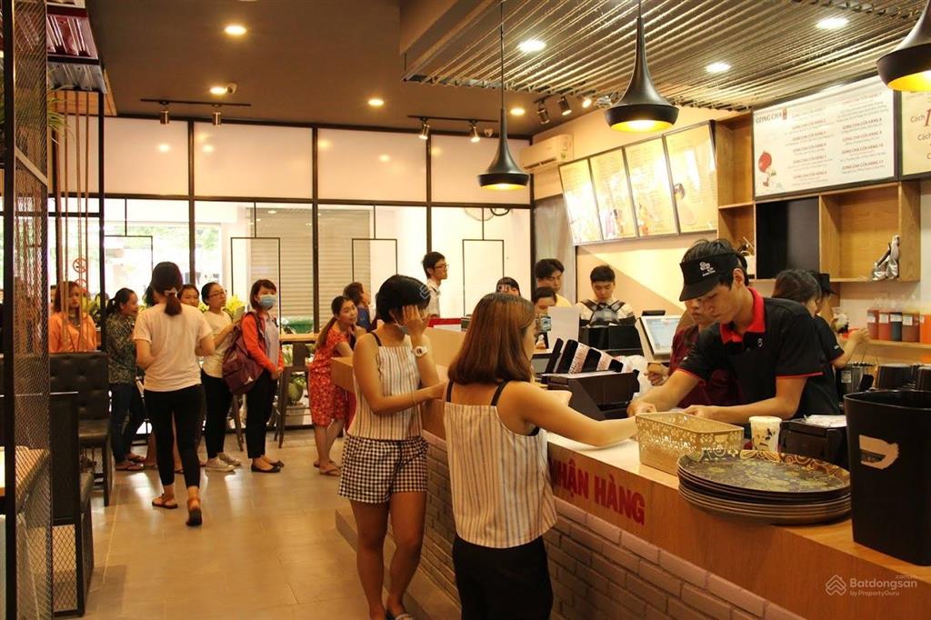 Cho thuê nhà mặt tiền đường phan xích long, phú nhuận. dt 8x25m. trệt lầu