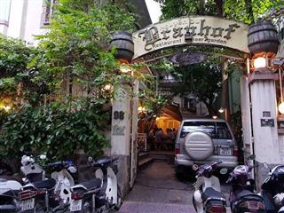 Cho thuê nhà mt đường nguyễn du, phường bến nghé, quận 1. dt 20x50m. trệt 2 lầu. dtsd 2.000m2