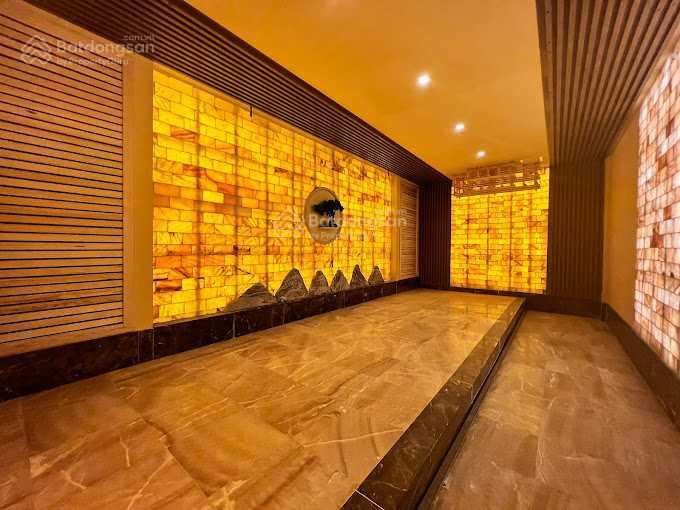 Cho thuê nhà mặt tiền đường hùng vương, phường 1, quận 10. dt 20x40m, 3 lầu. dtsd 2.400m2