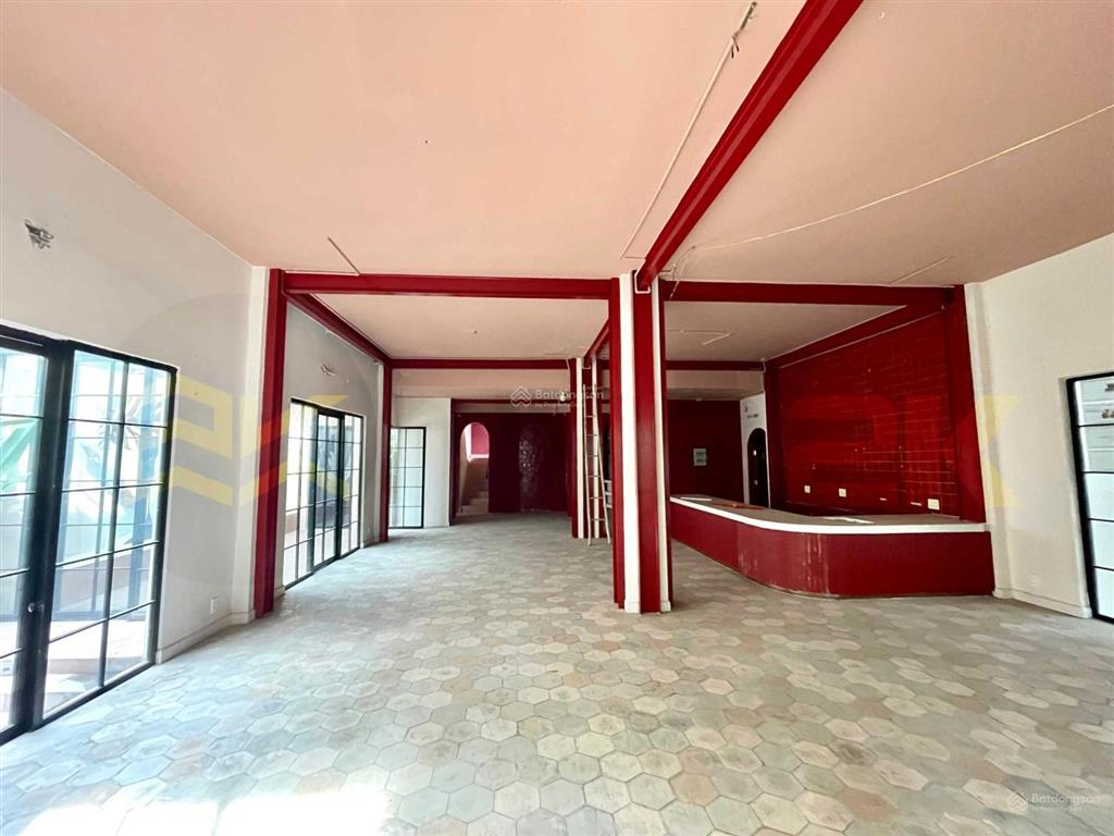 Cho thuê nhà mặt tiền đường hồ xuân hương, phường 6, quận 3. dt 12x40m. 2 lầu. dtsd 960m2