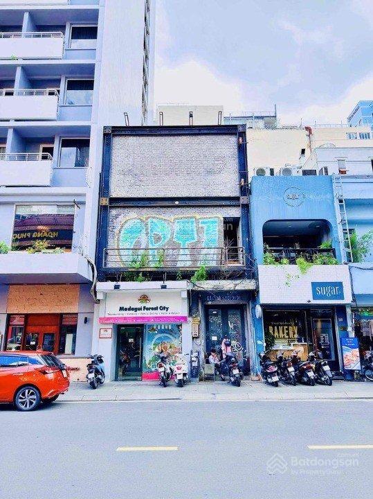 Cho thuê nhà mặt tiền đường mạc thị bưởi, quận 1. dt 10x25m. 1 trệt 2 lầu. dtsd 750m2