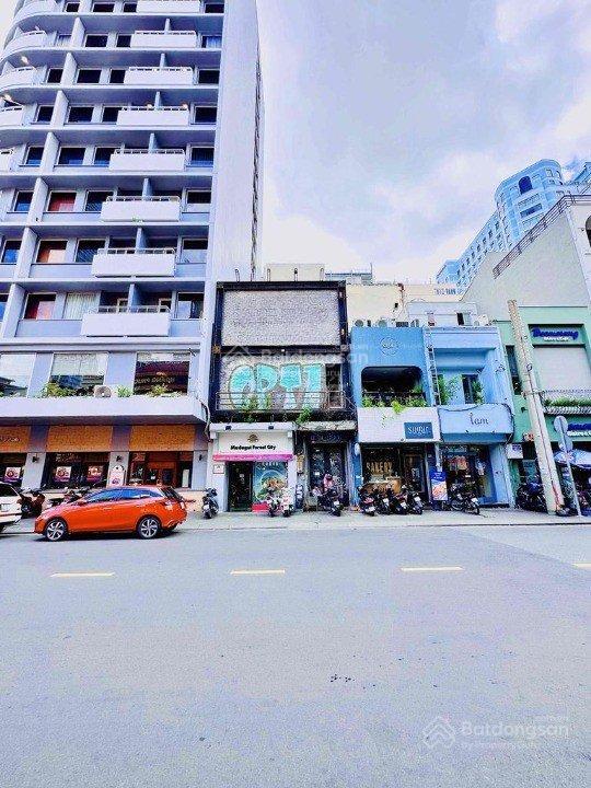 Cho thuê nhà mặt tiền đường mạc thị bưởi, quận 1. dt 10x25m. 1 trệt 2 lầu. dtsd 750m2