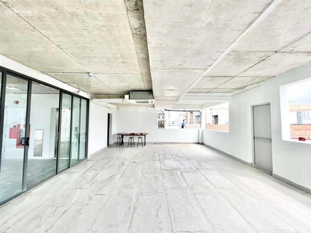 Cho thuê nhà mặt tiền đường tú xương, phường 7, quận 3. dt 10x30m hầm 6 lầu dtsd 1.800m2