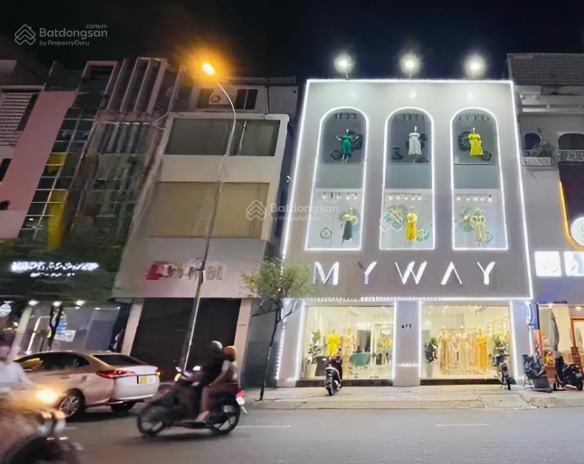 Cho thuê nhà mặt tiền đường võ văn tần, quận 3. dt 10x18m. trệt 2 lầu