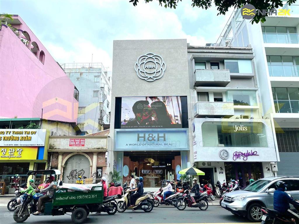 Cho thuê nhà mặt tiền đường hai bà trưng, phường 6, quận 3. dt 17x25m. trệt 2 lầu. dtsd 1.200m2