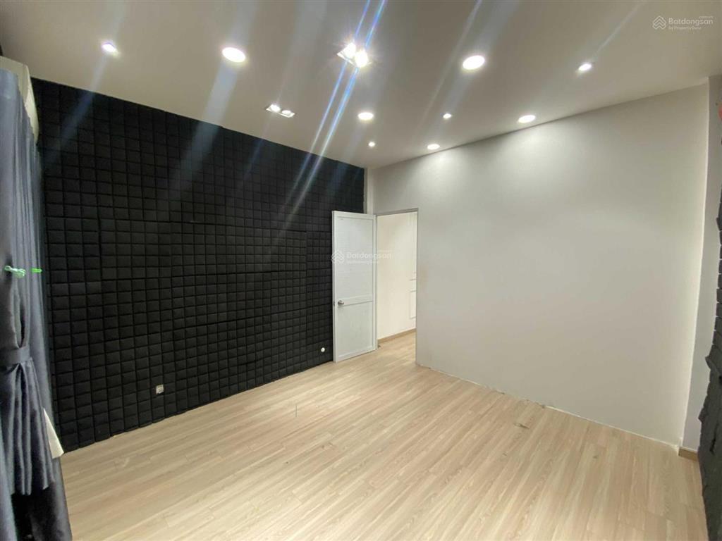 Cho thuê nhà mặt tiền đường bùi hữu nghĩa, bình thạnh. dt 15x40m, hầm trệt 6 lầu. dtsd 4.200m2