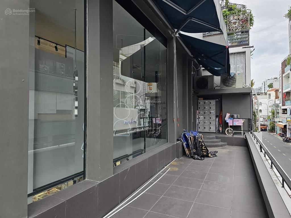 Vị trí siêu hot  2mt đường nguyễn thị minh khai, quận 1. dt 10x30m. 1 trệt 2 lầu. dtsd 540m2