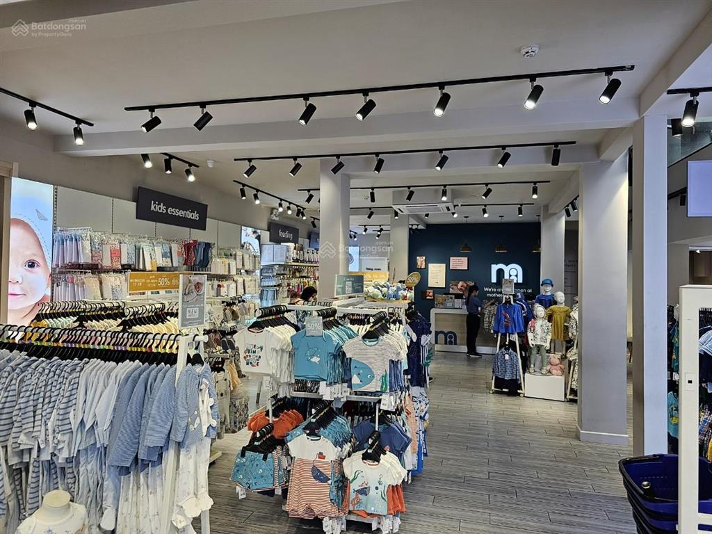 Vị trí siêu hot  2mt đường nguyễn thị minh khai, quận 1. dt 10x30m. 1 trệt 2 lầu. dtsd 540m2