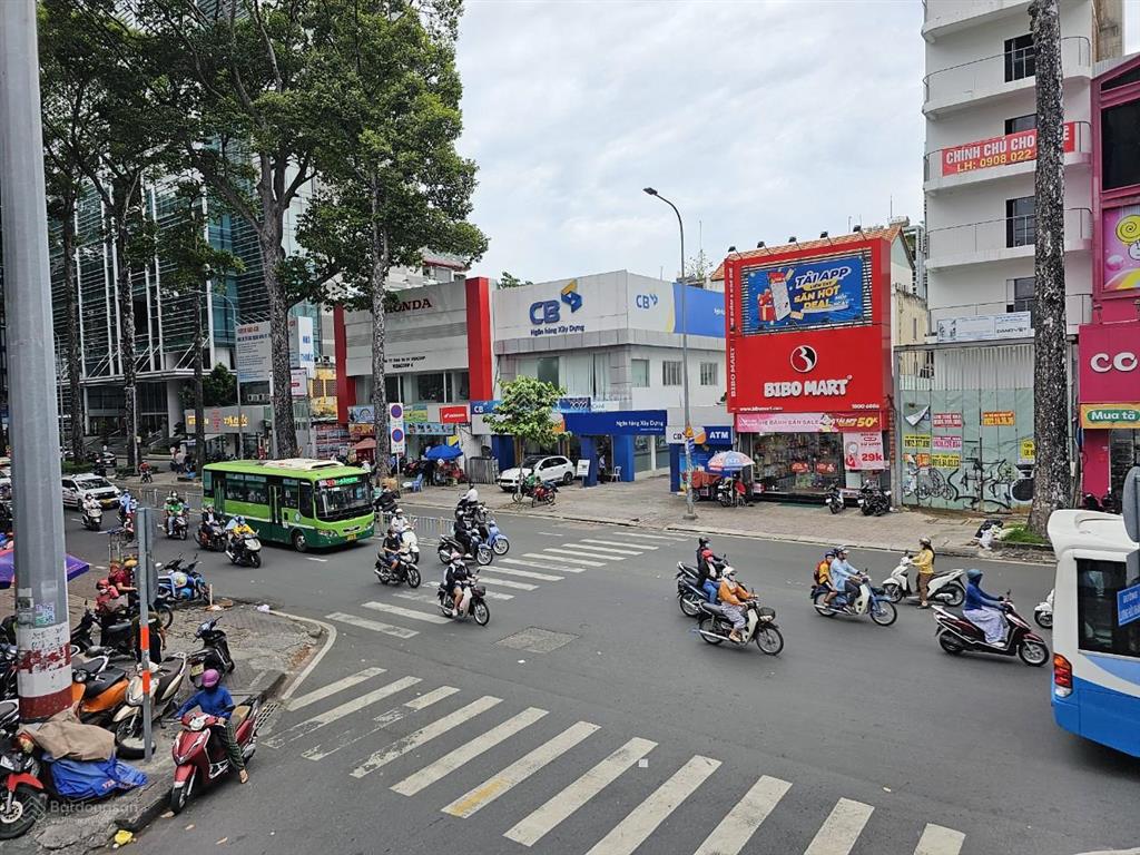 Vị trí siêu hot  2mt đường nguyễn thị minh khai, quận 1. dt 10x30m. 1 trệt 2 lầu. dtsd 540m2