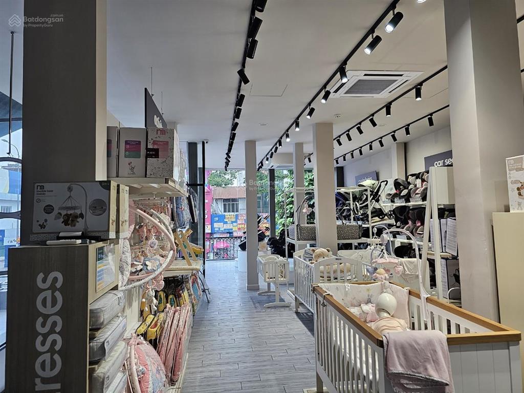 Vị trí siêu hot  2mt đường nguyễn thị minh khai, quận 1. dt 10x30m. 1 trệt 2 lầu. dtsd 540m2