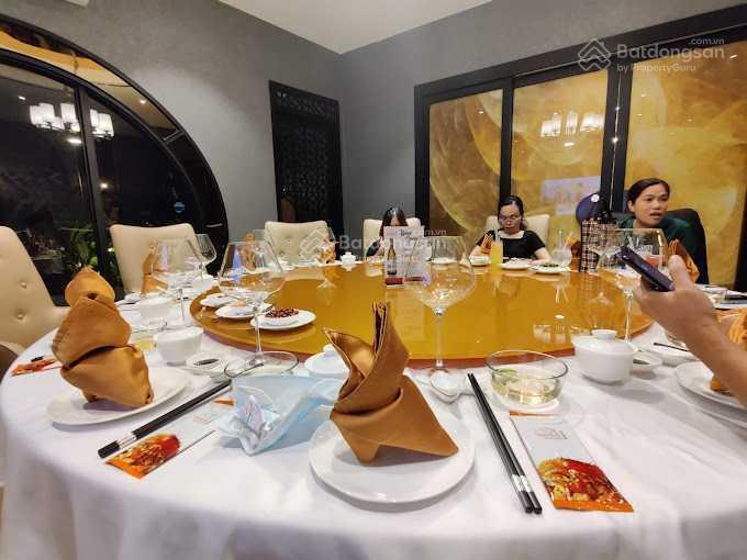 Cho thuê nhà mặt tiền đường trần hưng đạo, quận 1. dt 30x40m. trệt lầu. dtsd 2.400m2